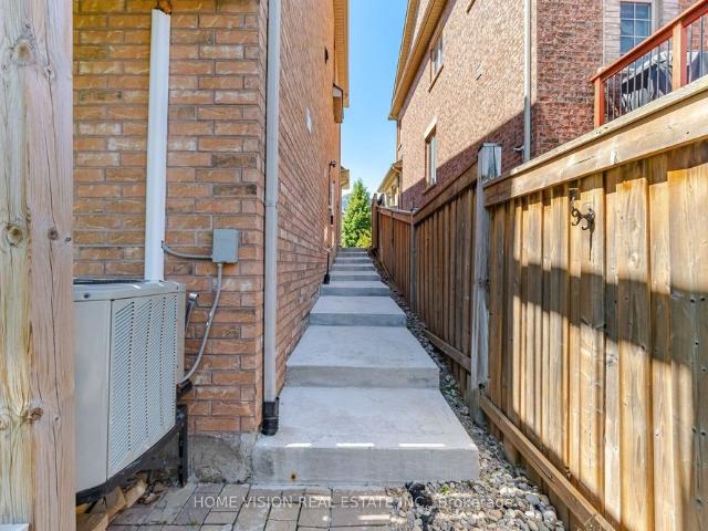 Bsmt 18 Intrigue Trail, Brampton