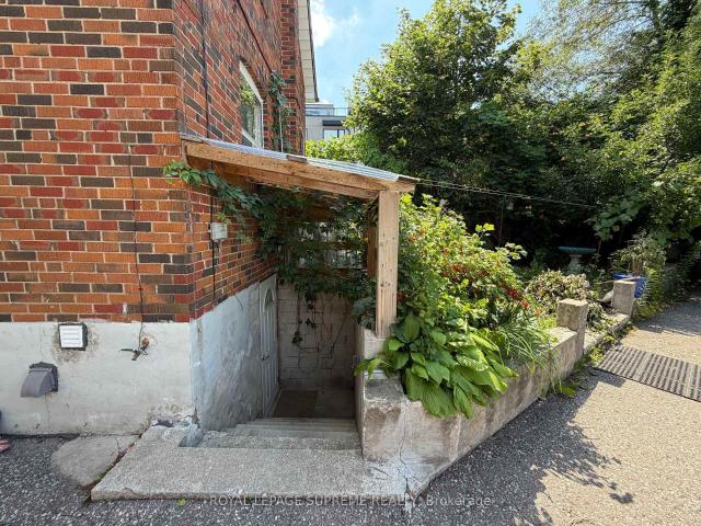Bsmt 1074 Briar Hill Avenue in Toronto: Briar Hill Belgravia House for lease Toronto W04: MLS®# W13542528