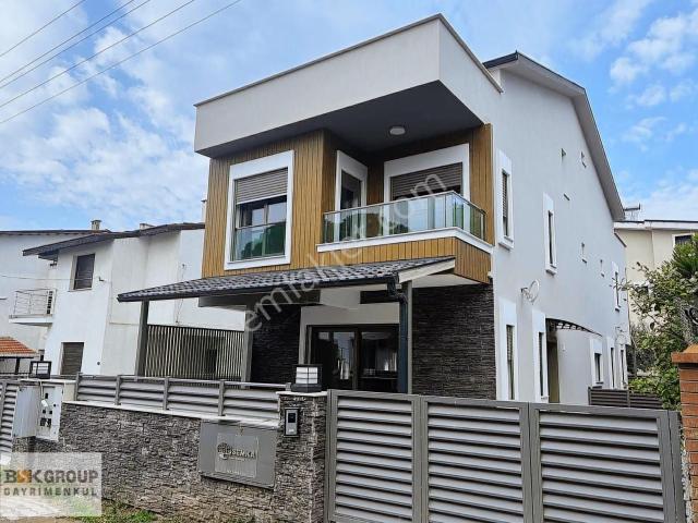 Bsk Dan Deniz Tarafında Sıfır Lüks Otoparklı Bahhçeli Villa