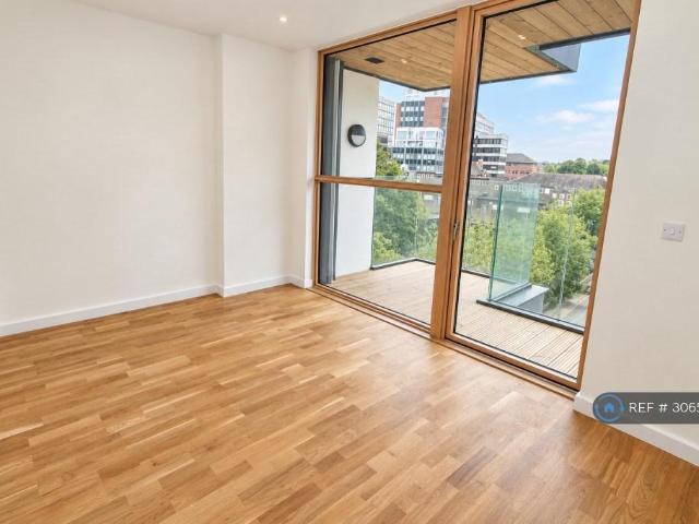 Brouard Court, Bromley, BR2 2 bed flat to rent £2,100 pcm £485 pw