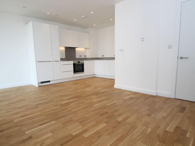 Brouard Court, Bromley BR2, 2 bed flat to rent, £2,100 pcm | PrimeLocation