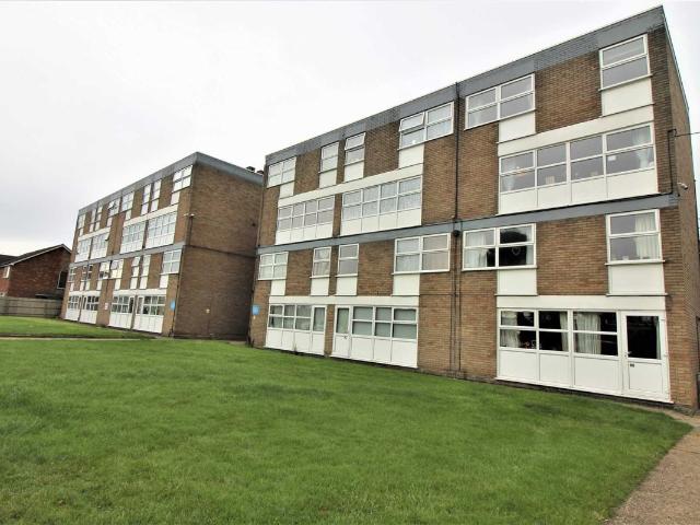 Broughton Avenue, Aylesbury HP20, 3 bed flat to rent, £1,350 pcm | PrimeLocation