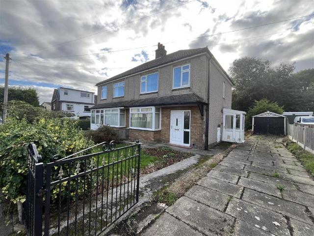 Broughton Avenue, Bradford BD4 3 bed semi detached house to rent £1,000 pcm £231 pw