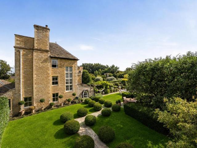 Broughton Poggs, Lechlade GL7 2 bed house to rent £2,750 pcm £635 pw