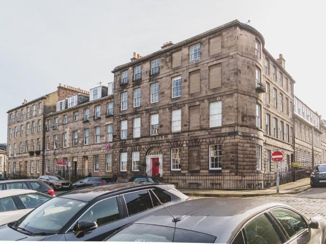 Broughton Place, Edinburgh EH1, 4 bed flat to rent, £2,200 pcm | PrimeLocation