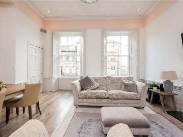 Broughton Place, Edinburgh, EH1 2 bed flat to rent £2,300 pcm £531 pw