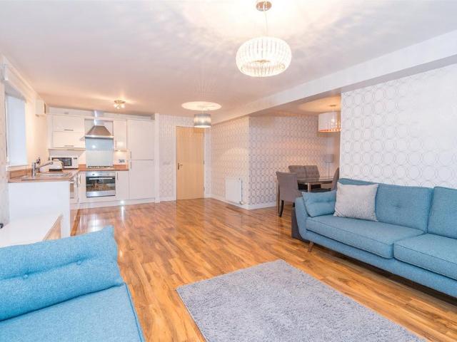 Broughton Road, Edinburgh, EH7 2 bed flat to rent £1,590 pcm £367 pw