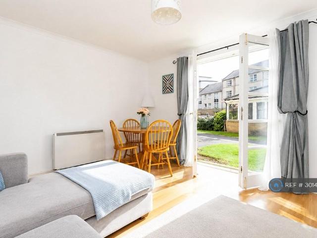 Broughton Road, Edinburgh, EH7 2 bed flat to rent £1,650 pcm £381 pw