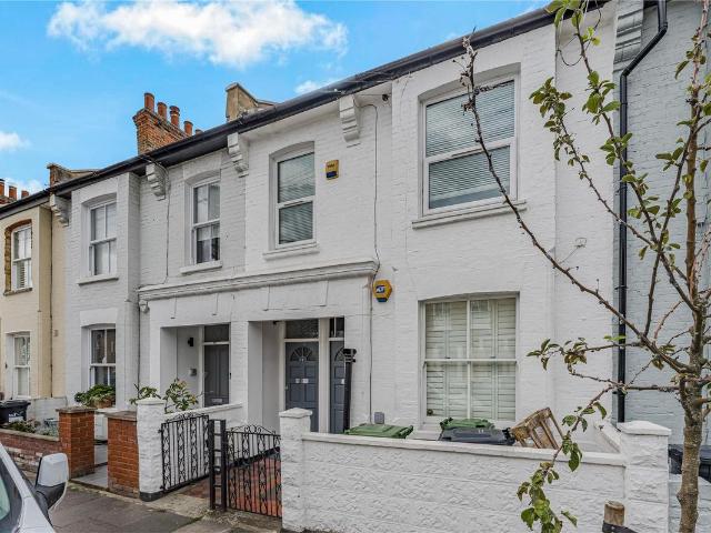 Broughton Road, Fulham SW6, 2 bed flat to rent, £3,000 pcm | PrimeLocation
