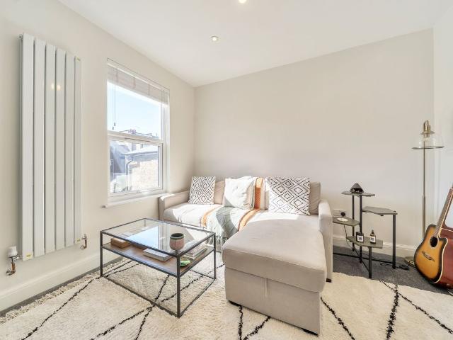 Broughton Road, London SW6, 2 bed flat to rent, £3,000 pcm | PrimeLocation