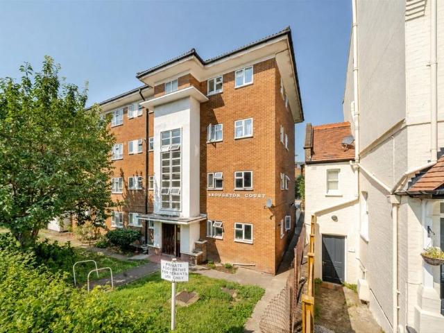 Broughton Road, London W13 2 bed flat to rent £1,875 pcm £433 pw
