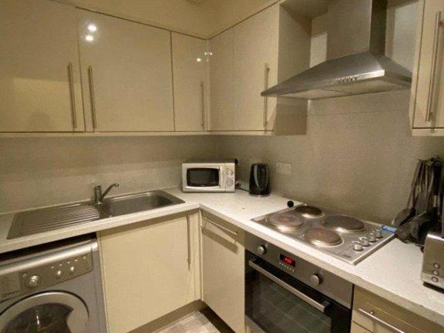 Brougham Place, Edinburgh, Midlothian 4 bed apartment to rent £3,000 pcm £692 pw