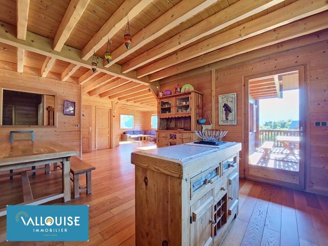 LES PRES: CHALET RECENT AU PIED DES PISTES !