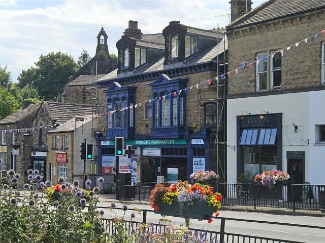 Browgate, Shipley BD17 2 bed flat to rent £795 pcm £183 pw