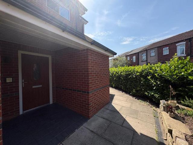Brown Street, Bickershaw 2 bed flat to rent £725 pcm £167 pw