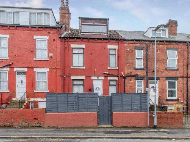 Brownhill Avenue, LEEDS 3 bed house to rent £1,050 pcm £242 pw
