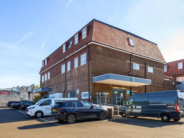 Brownhill Road, Chandler's Ford SO53, 2 bed flat to rent, £1,175 pcm | PrimeLocation
