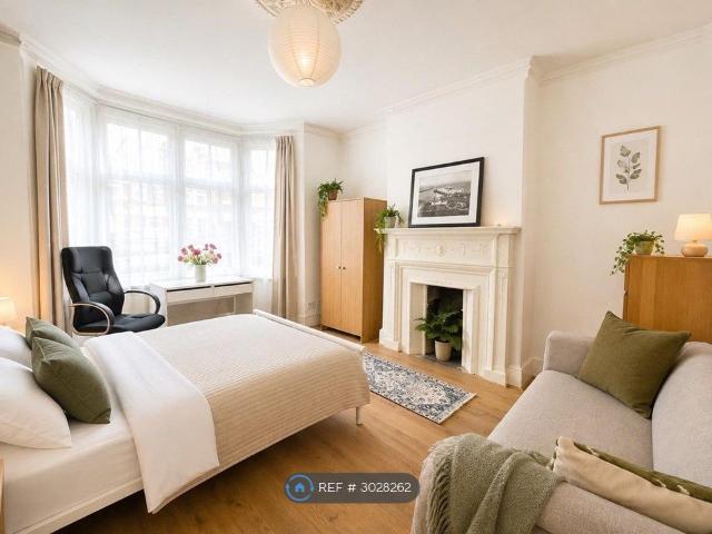 Brownhill Road, London SE6, 3 bed flat to rent, £2,300 pcm | PrimeLocation