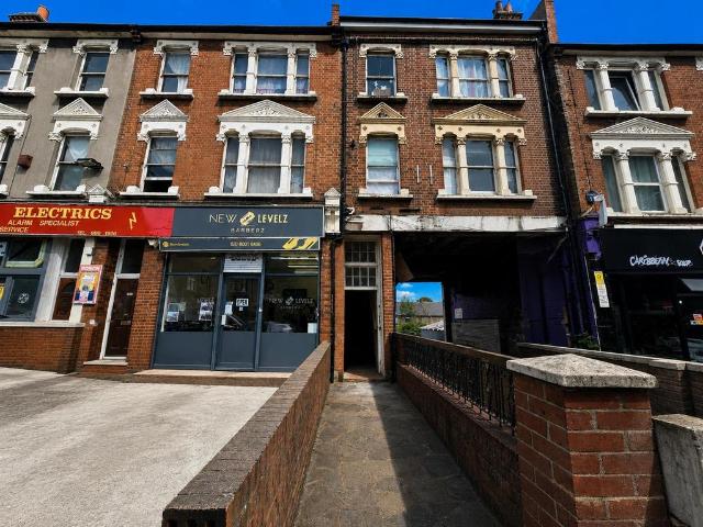 Brownhill Road, London Studio to rent £1,045 pcm £241 pw