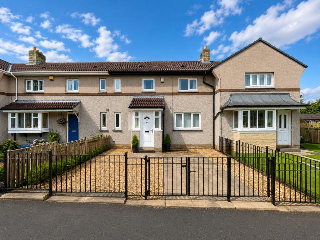 Browning Road, Huddersfield HD2 3 bed semi detached house to rent £950 pcm £219 pw