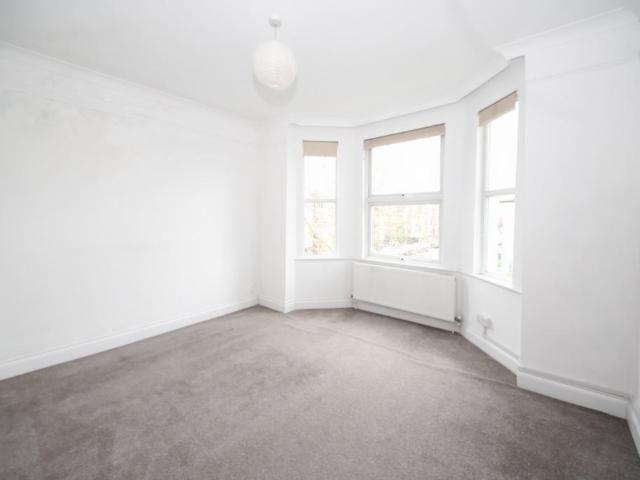 Brownlow Road, Bounds Green, London, N11 1 bed in a house share to rent £850 pcm £196 pw