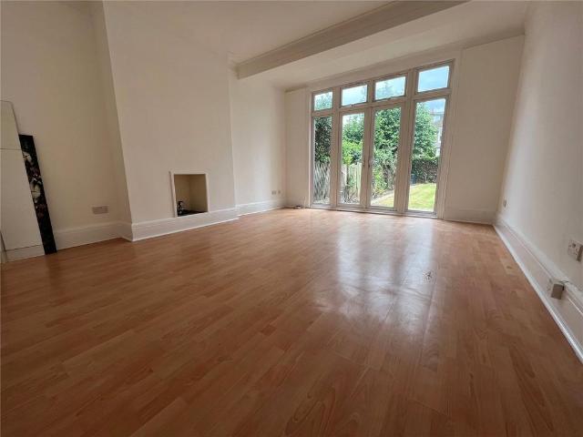 Brownlow Road, Bounds Green, London, N11 2 bed maisonette to rent £2,200 pcm £508 pw
