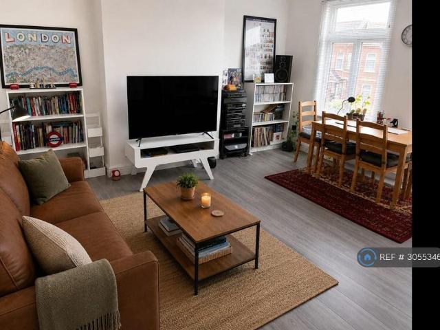 Brownlow Road, London, N11 3 bed flat to rent £2,500 pcm £577 pw