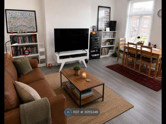 Brownlow Road, London N11, 3 bed flat to rent, £2,500 pcm | PrimeLocation