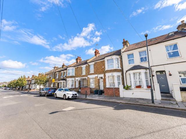 Brownlow Road, London NW10, 2 bed flat to rent, £1,750 pcm | PrimeLocation