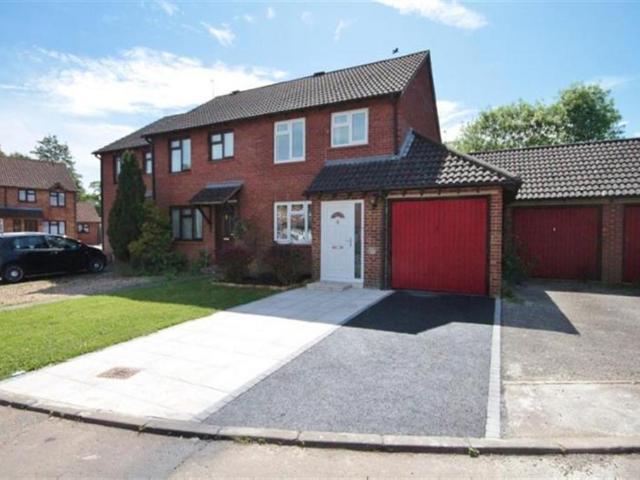 Browns Close, Oxford, Oxfordshire. 3 bed semi detached house to rent £1,800 pcm £415 pw