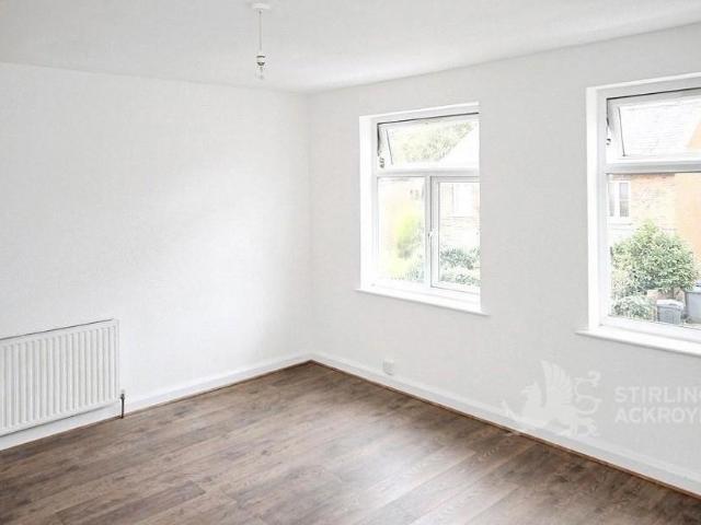 Brox Road, Chertsey KT16 1 bed apartment to rent £1,100 pcm £254 pw