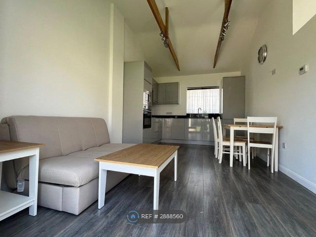 Broxbourne, Broxbourne EN10, 1 bed bungalow to rent, £1,650 pcm | PrimeLocation