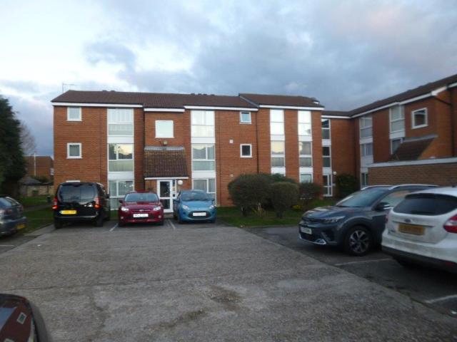 Broxbourne, EN10 Studio to rent £1,050 pcm £242 pw