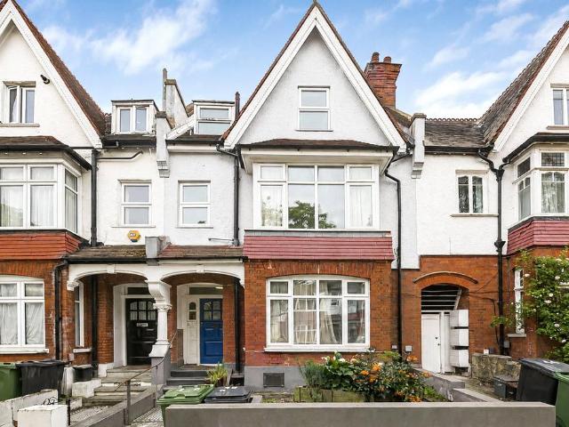 Broxholm Road, London, SE27 3 bed apartment to rent £2,400 pcm £554 pw