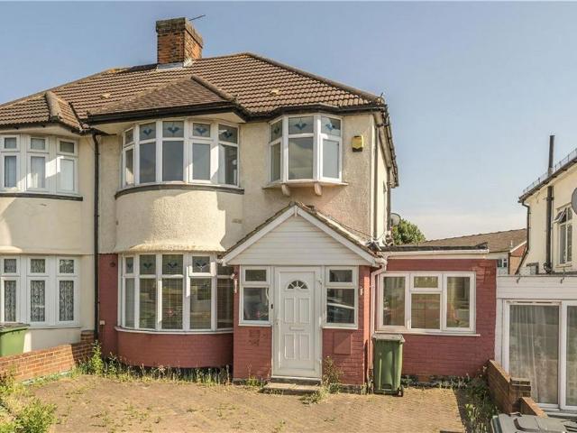 Broad Walk, Kidbrooke SE3 4 bed house to rent £2,900 pcm £669 pw