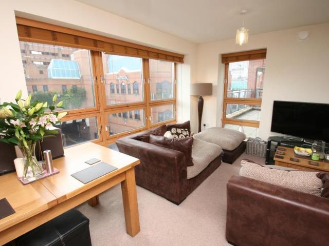 Broad Weir, Bristol BS1 2 bed apartment to rent £1,750 pcm £404 pw