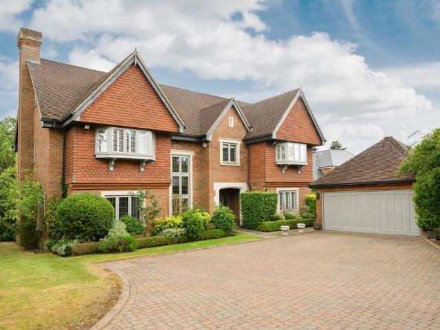 Broad High Way, Cobham, KT11 5 bed detached house to rent £14,500 pcm £3,346 pw