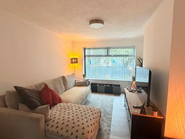 Broad Inge Crescent, Sheffield, S35 3 bed house to rent £1,300 pcm £300 pw