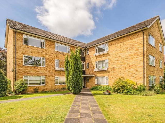 Broad Lane, Hampton TW12, 2 bed flat to rent, £2,100 pcm | PrimeLocation