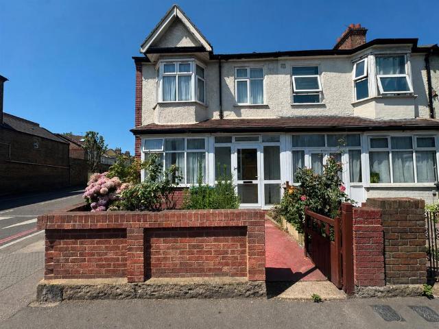Broad Lane, London 3 bed end of terrace house to rent £3,350 pcm £773 pw