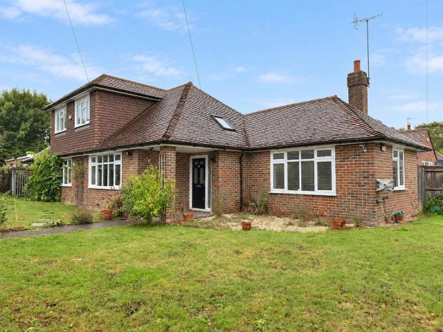 Broad Oak Lane, Bexhill TN39, 5 bed detached bungalow to rent, £2,000 pcm | PrimeLocation