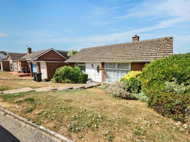 Broad Rig Avenue, Hove 4 bed detached bungalow to rent £2,300 pcm £531 pw