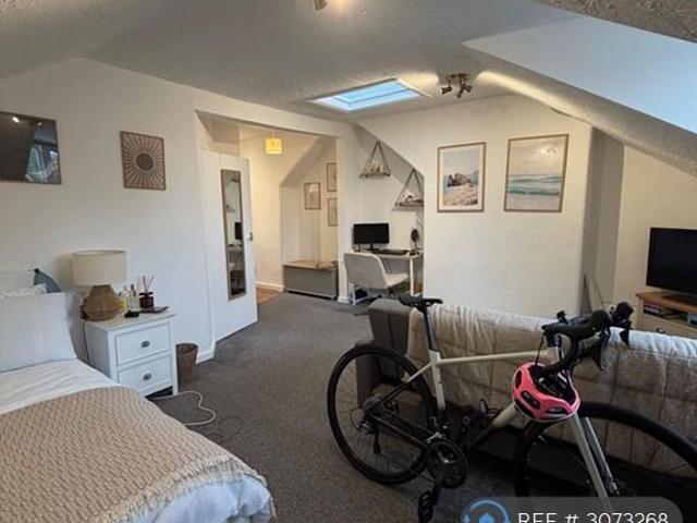 Broad St, Teddington, TW11 Studio to rent £1,300 pcm £300 pw