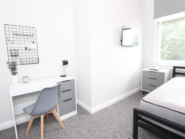 Broad Street 5 Bed, Nottingham NG1 5 bed flat to rent £2,795 pcm £645 pw