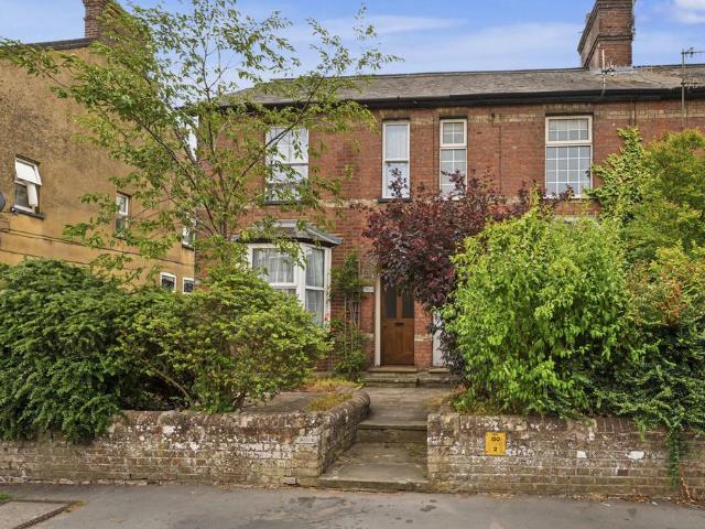Broad Street, Chesham, HP5 1 bed apartment to rent £1,100 pcm £254 pw