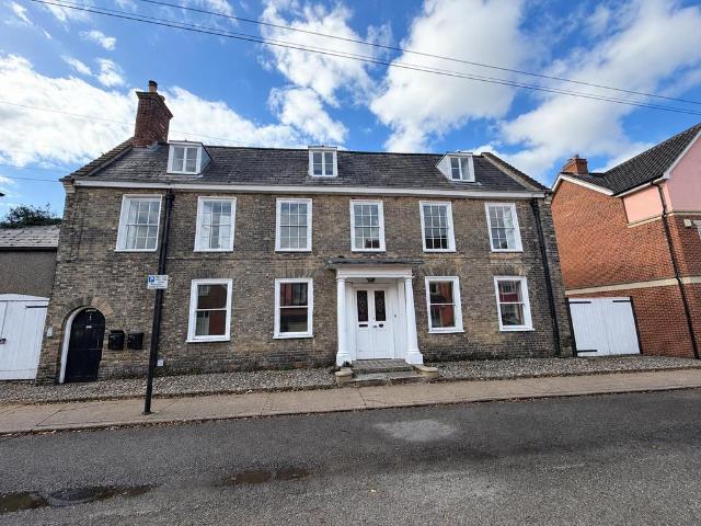 Broad Street, Bungay 4 bed house to rent £1,400 pcm £323 pw