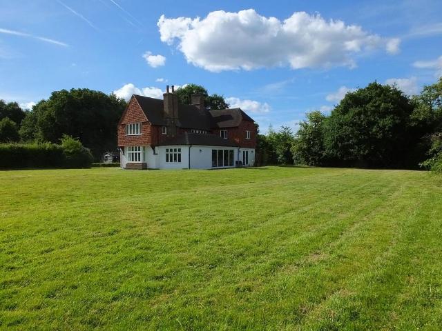 Broad Street, Guildford, GU3 7 bed detached house to rent £5,900 pcm £1,362 pw