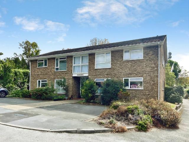 Broad Street, Guildford, Surrey, GU3 3 bed apartment to rent £2,200 pcm £508 pw
