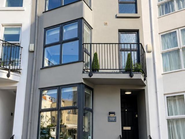 Broad Street, East Sussex BN2 4 bed semi detached house to rent £4,000 pcm £923 pw