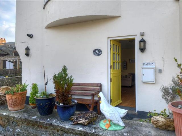 Broad Street, Lyme Regis, Dorset DT7 1 bed apartment to rent £1,000 pcm £231 pw